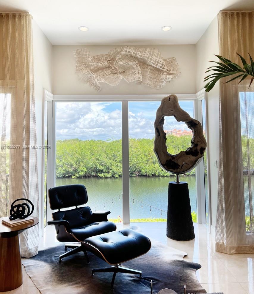 ROYAL HARBOUR YACHT CLUB - Residential