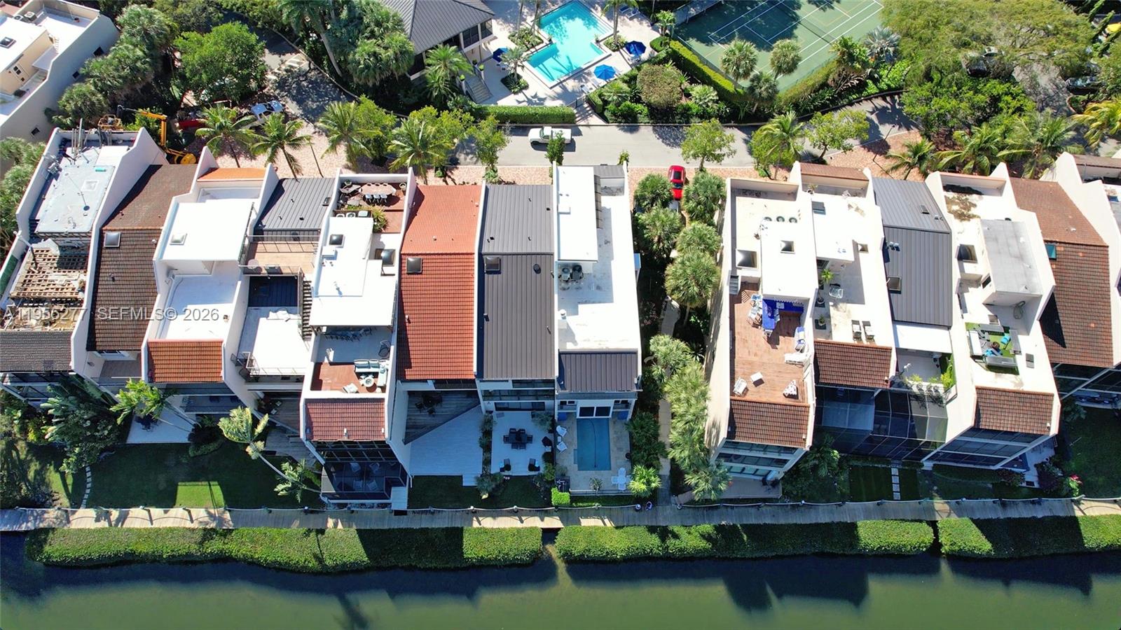 6114 Paradise Point Dr