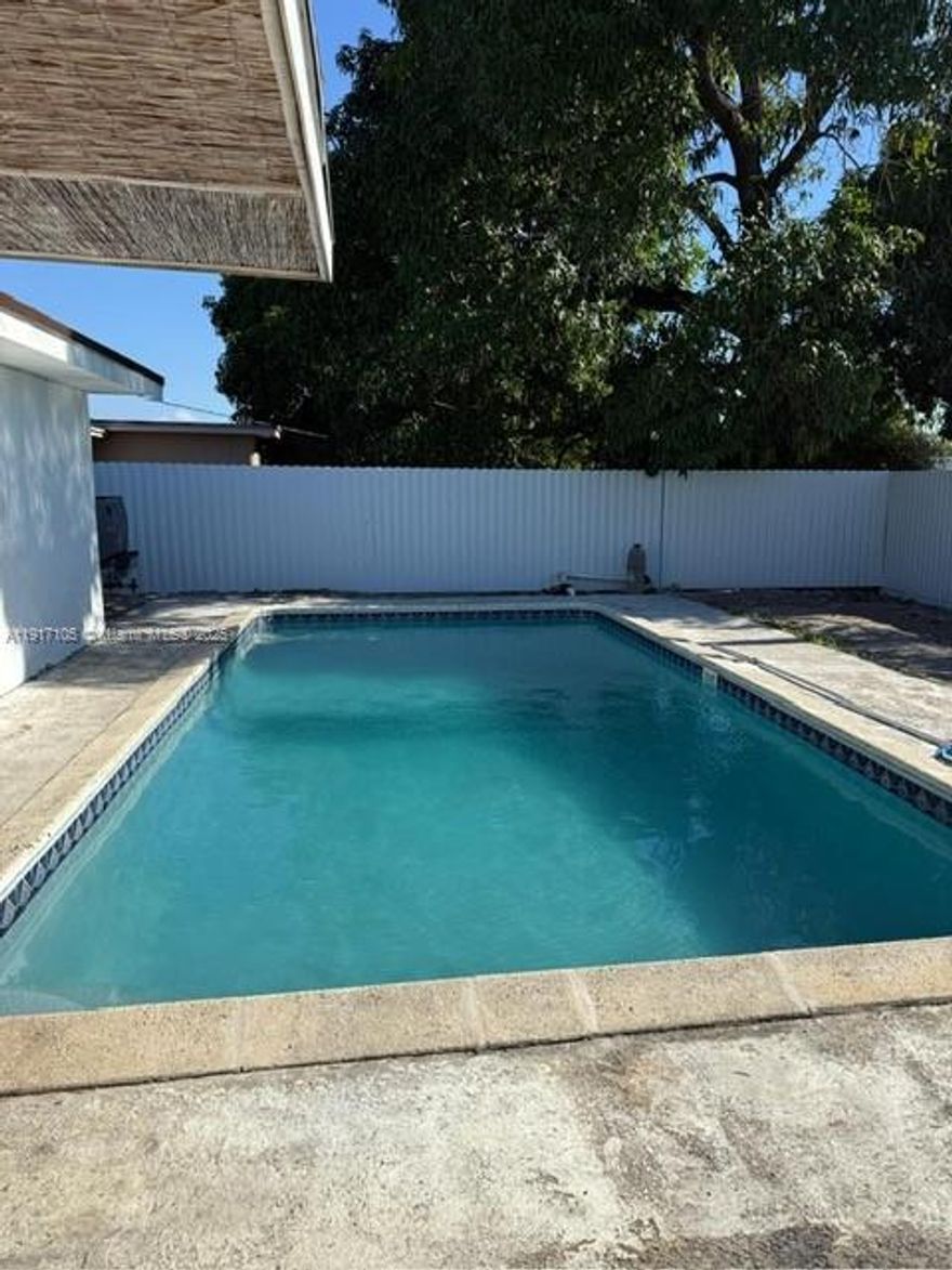 “Cozy 3 bed / 2 bath single-family home with plenty of parking and a refreshing pool. Perfect for families looking for comfort and convenience.”