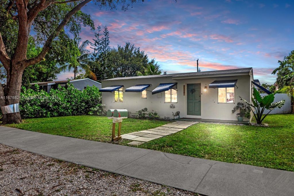 Photo of 2526 Mckinley St #2526, Hollywood, FL 33020 (MLS # A11678521)