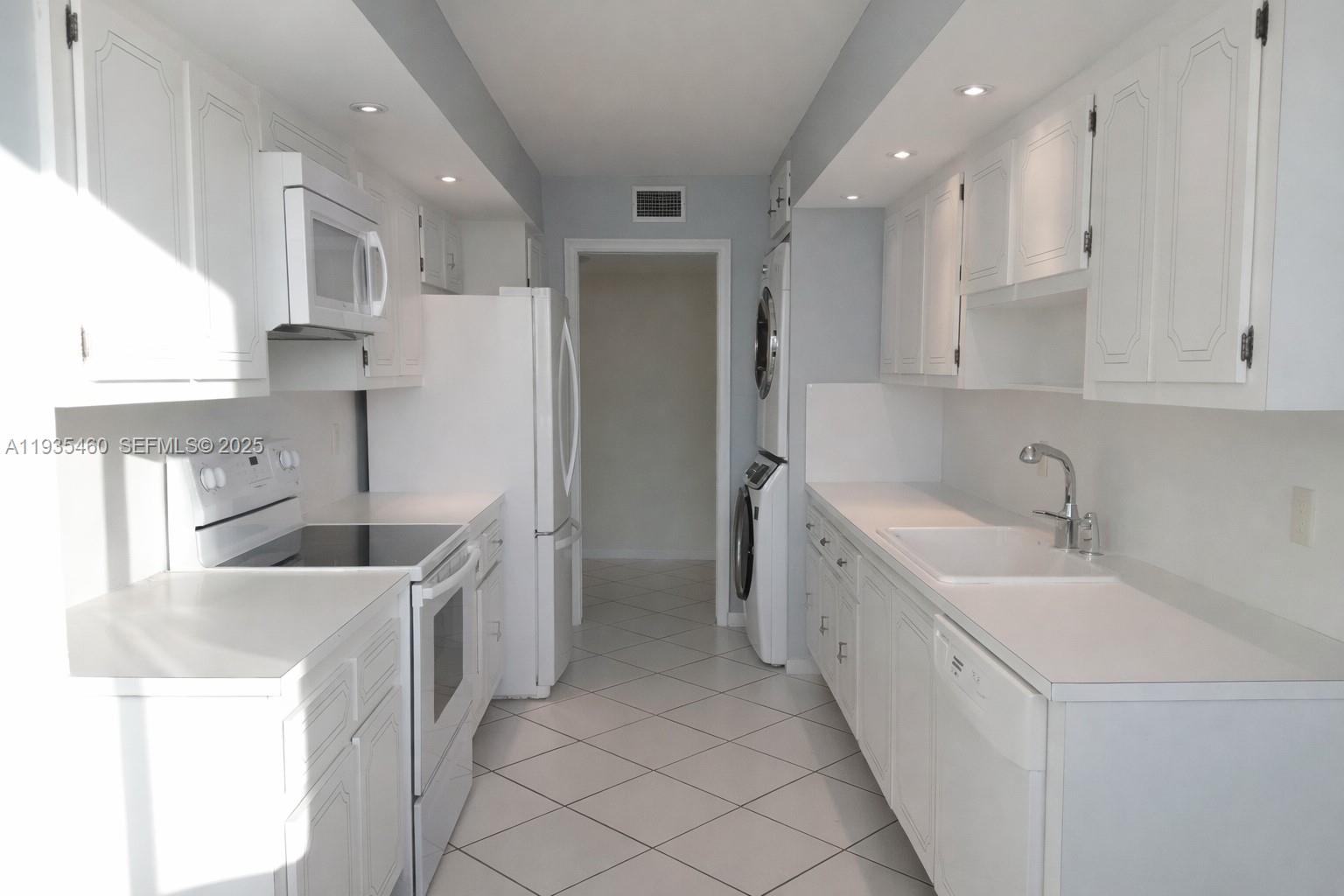 AQUARIUS CONDO - Residential Lease