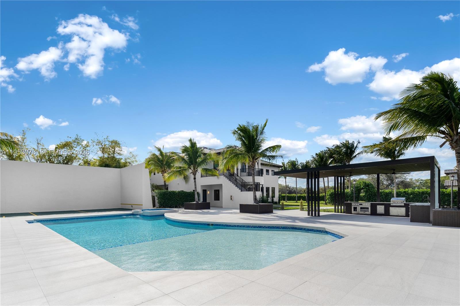 LINDBERGH'S LANDING - Residential