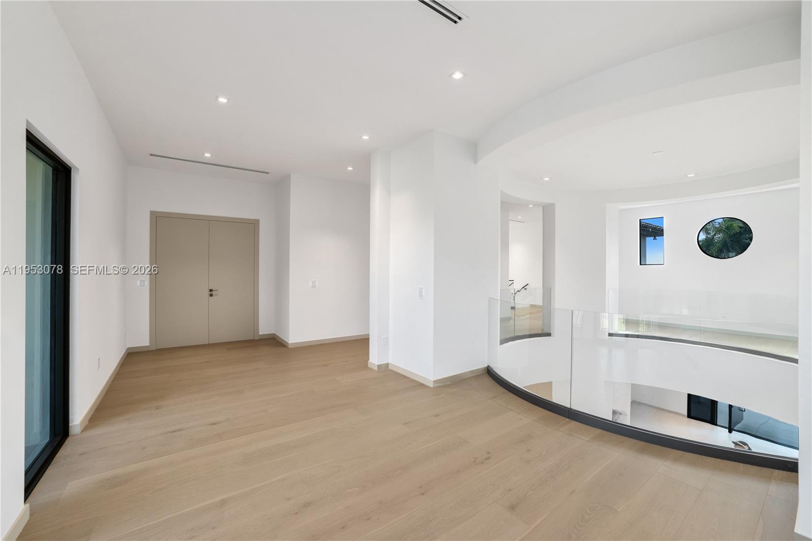 LINDBERGH'S LANDING - Residential