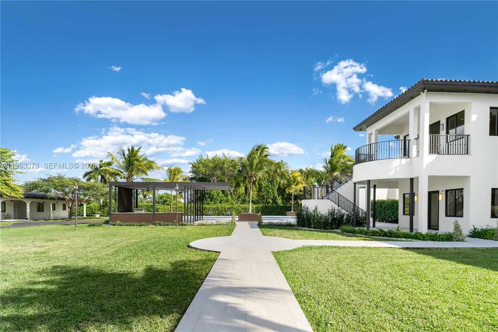 LINDBERGH'S LANDING - Residential