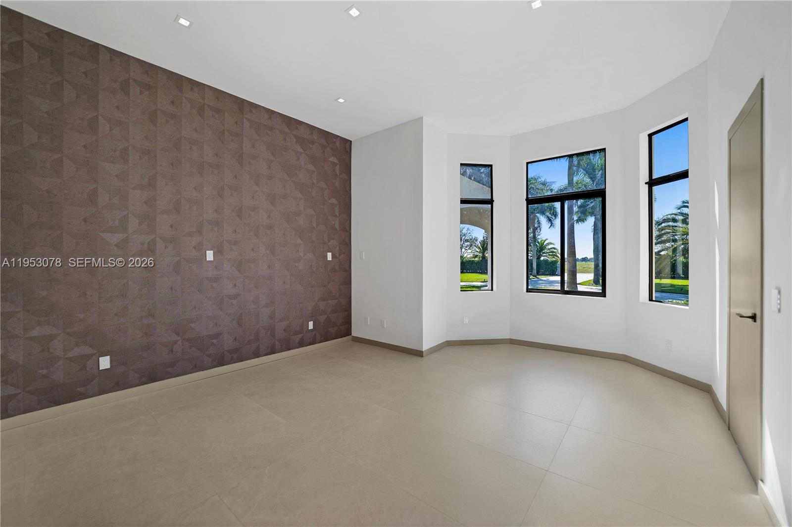 LINDBERGH'S LANDING - Residential