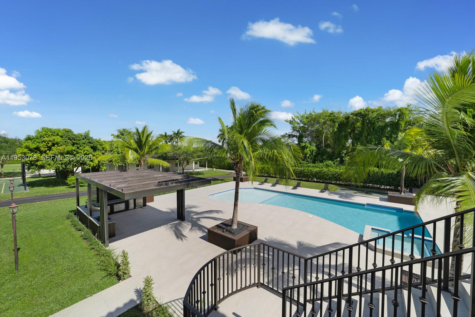 LINDBERGH'S LANDING - Residential