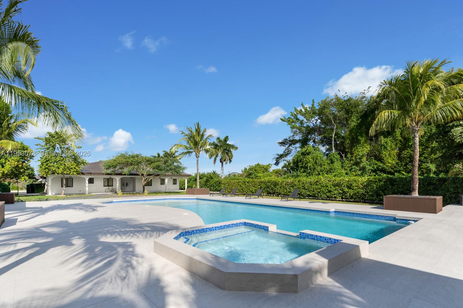 LINDBERGH'S LANDING - Residential