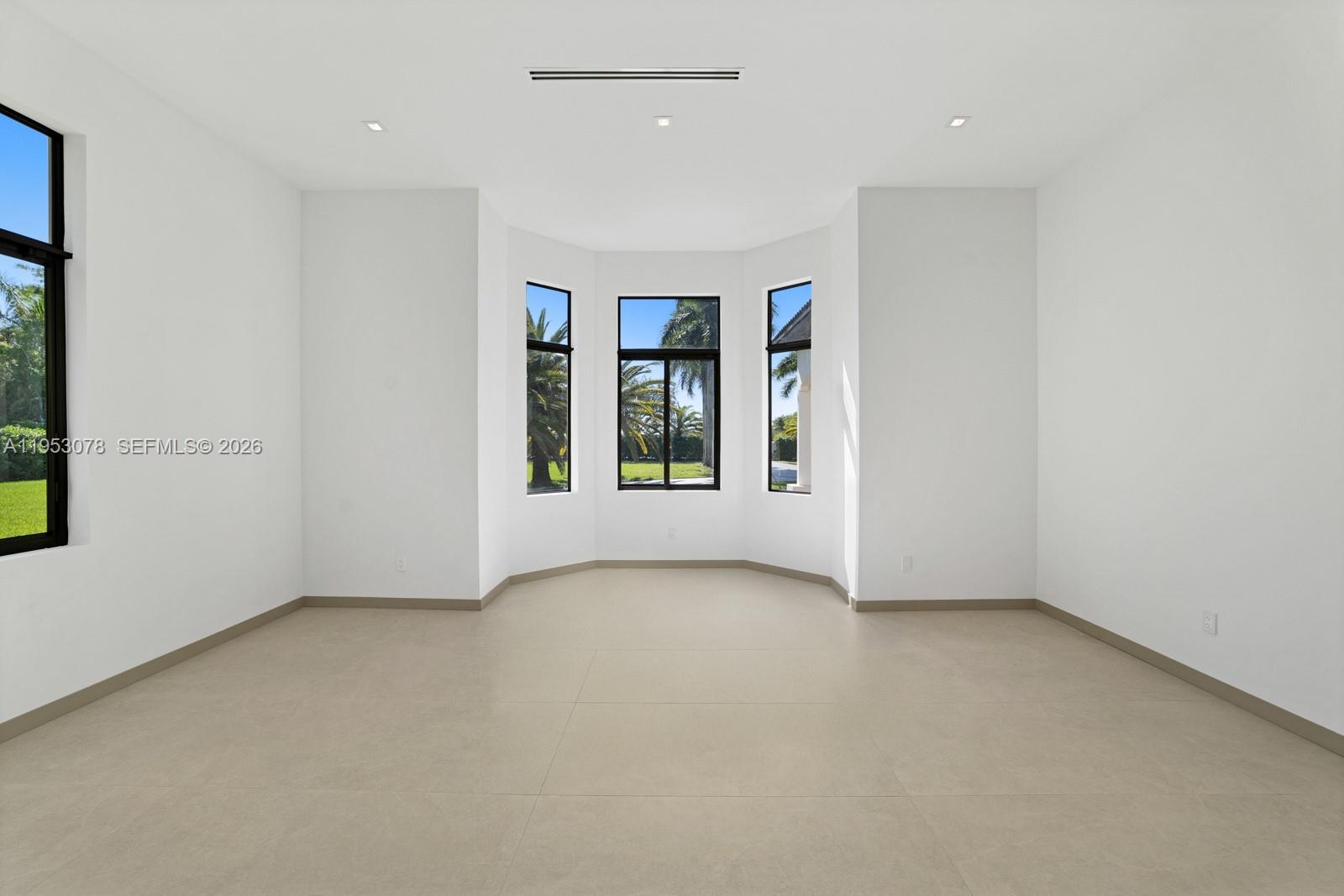 LINDBERGH'S LANDING - Residential