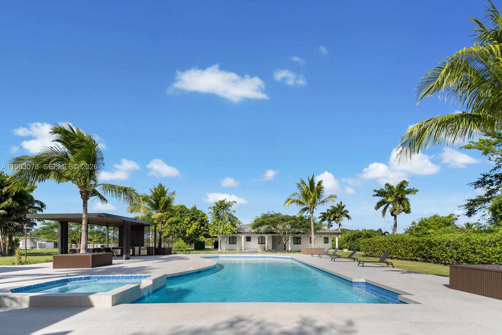 LINDBERGH'S LANDING - Residential