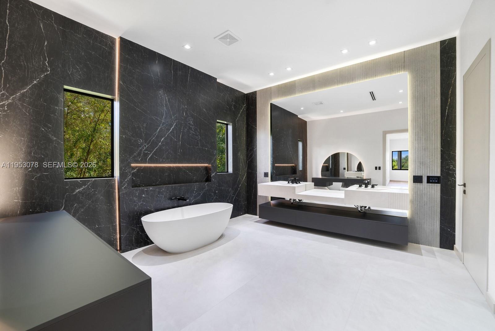 LINDBERGH'S LANDING - Residential