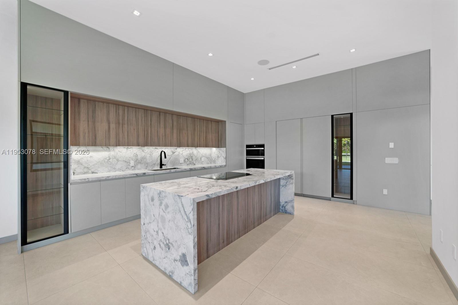 LINDBERGH'S LANDING - Residential