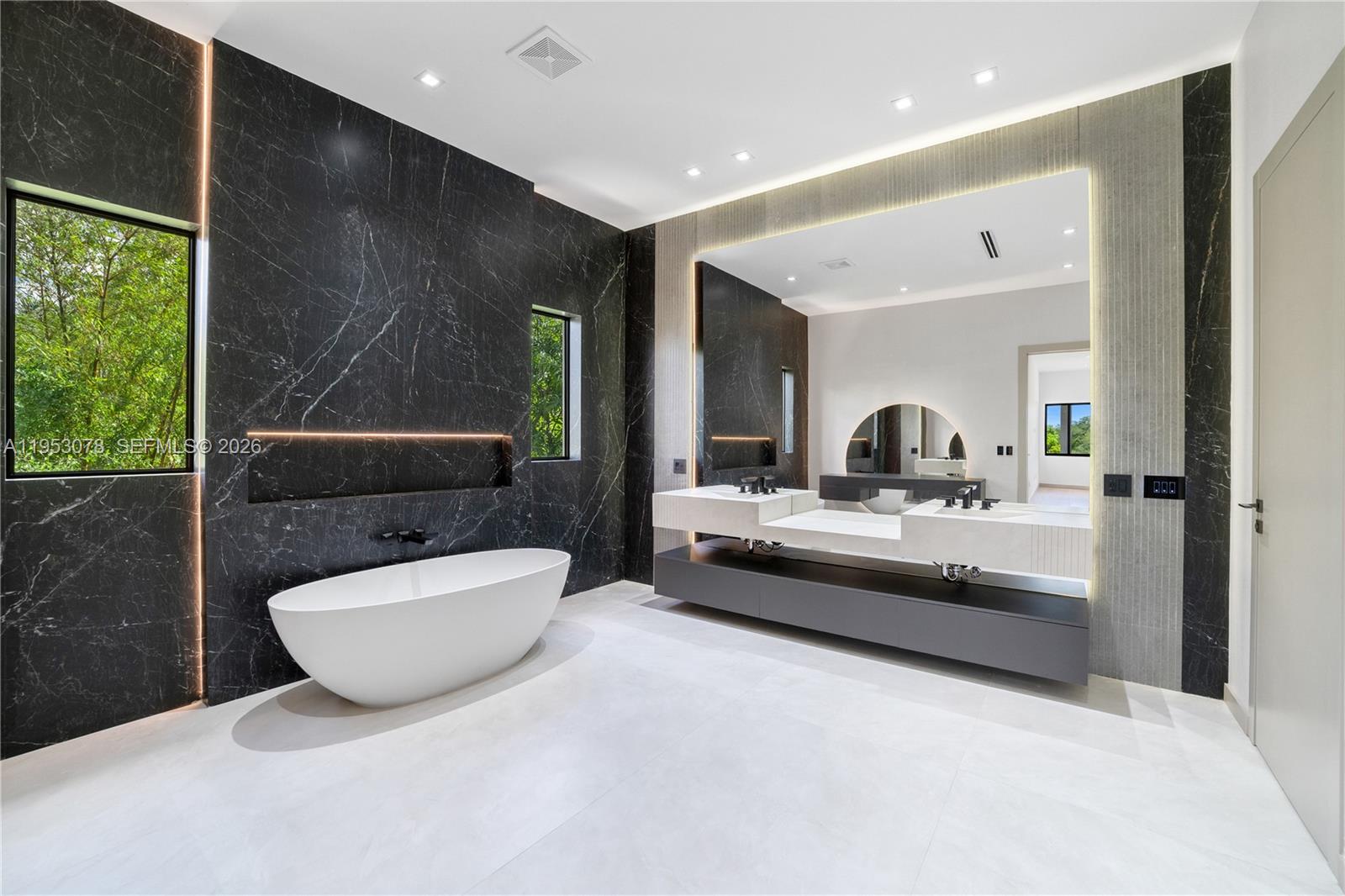 LINDBERGH'S LANDING - Residential