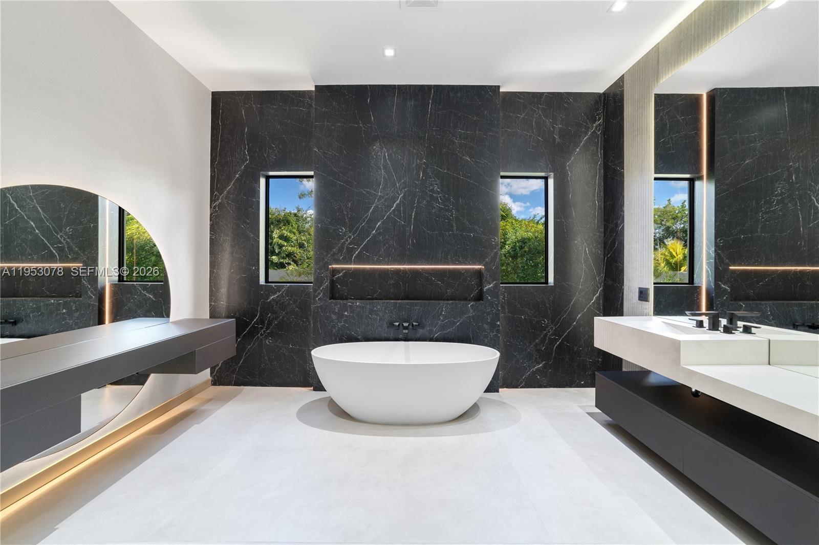 LINDBERGH'S LANDING - Residential