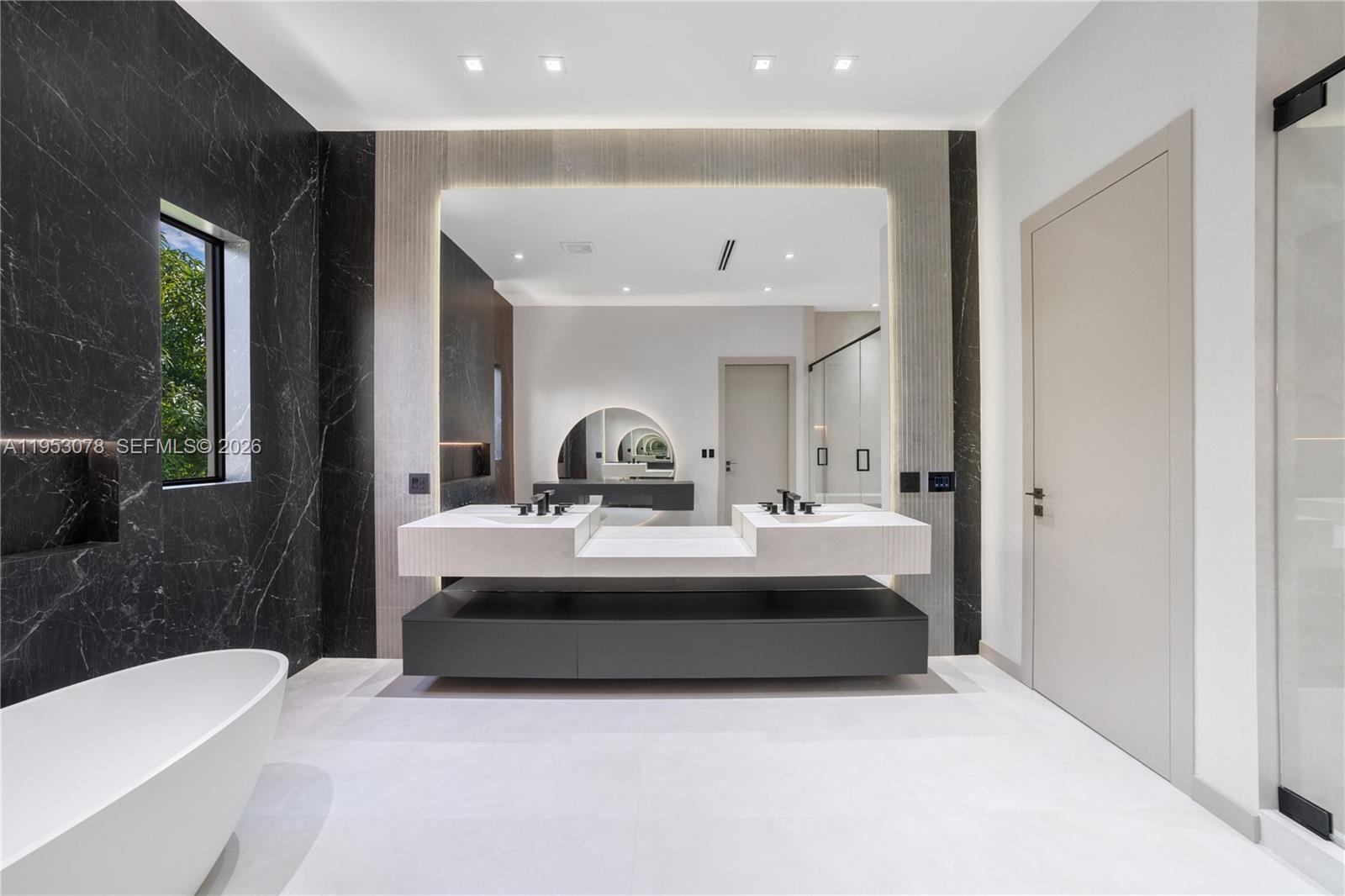 LINDBERGH'S LANDING - Residential