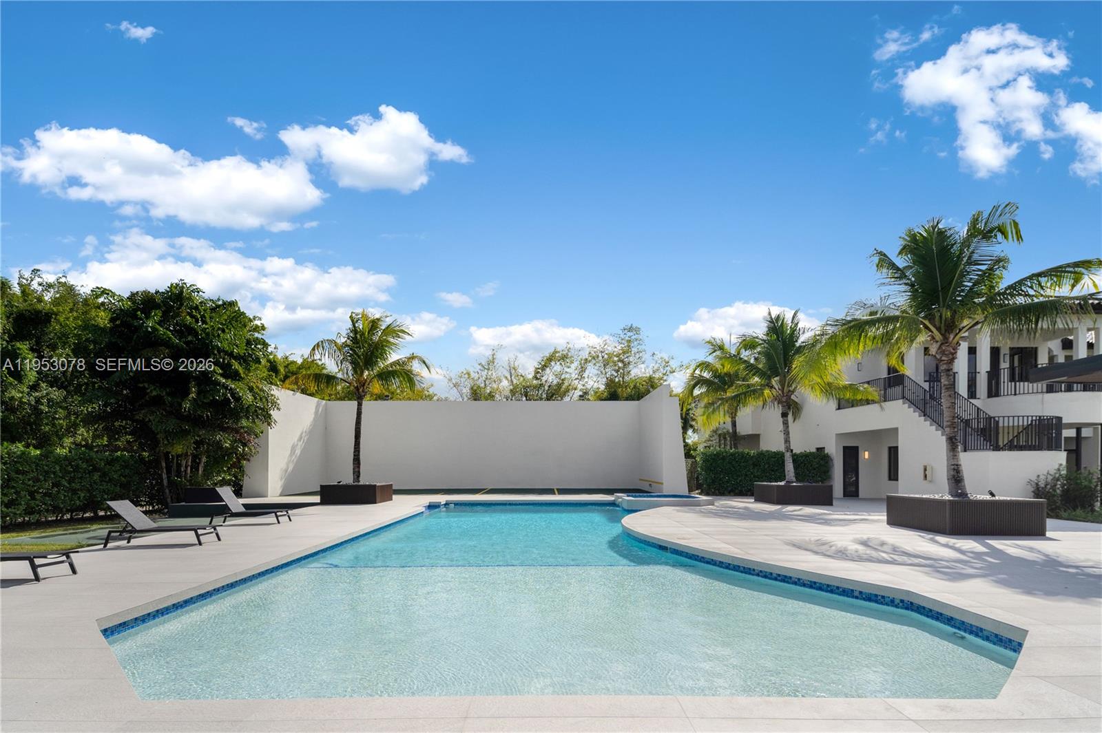 LINDBERGH'S LANDING - Residential