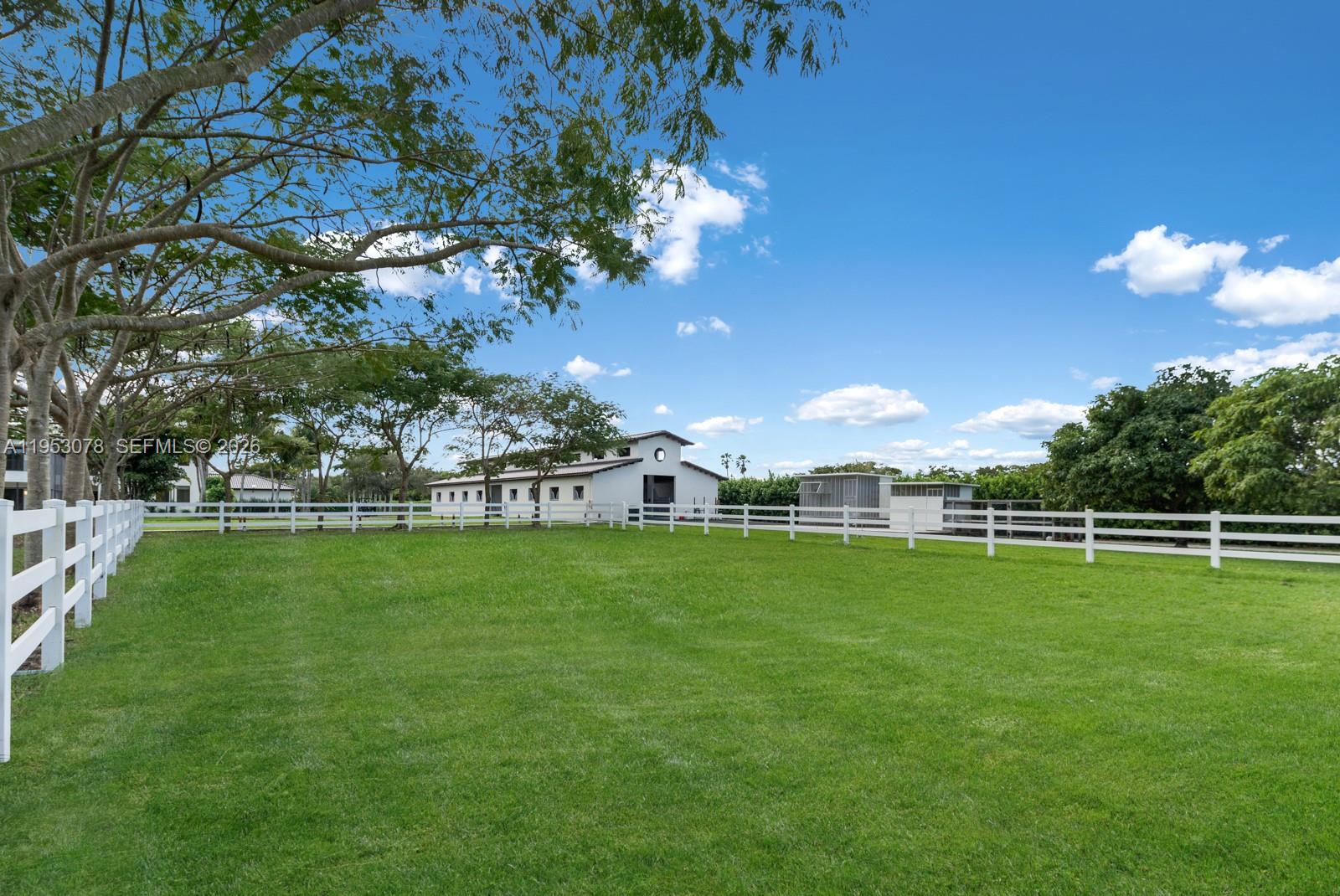 LINDBERGH'S LANDING - Residential