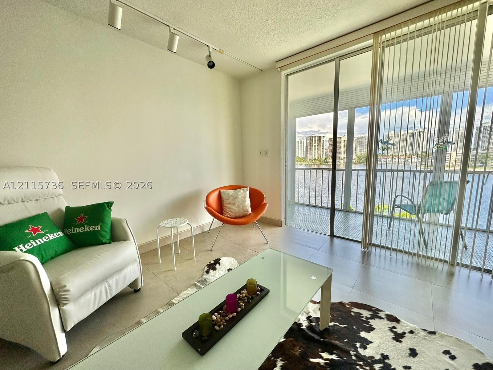 2861 Leonard Dr