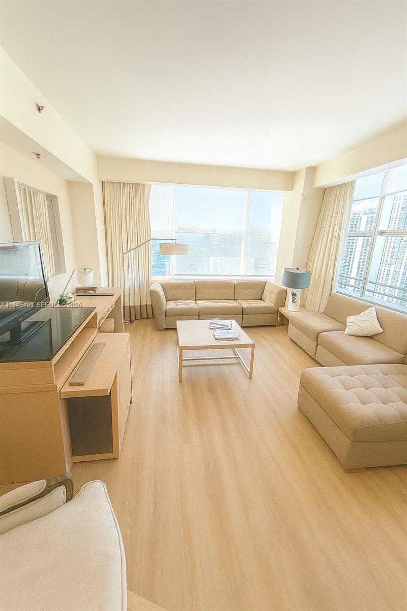 1395 Brickell Ave 2701