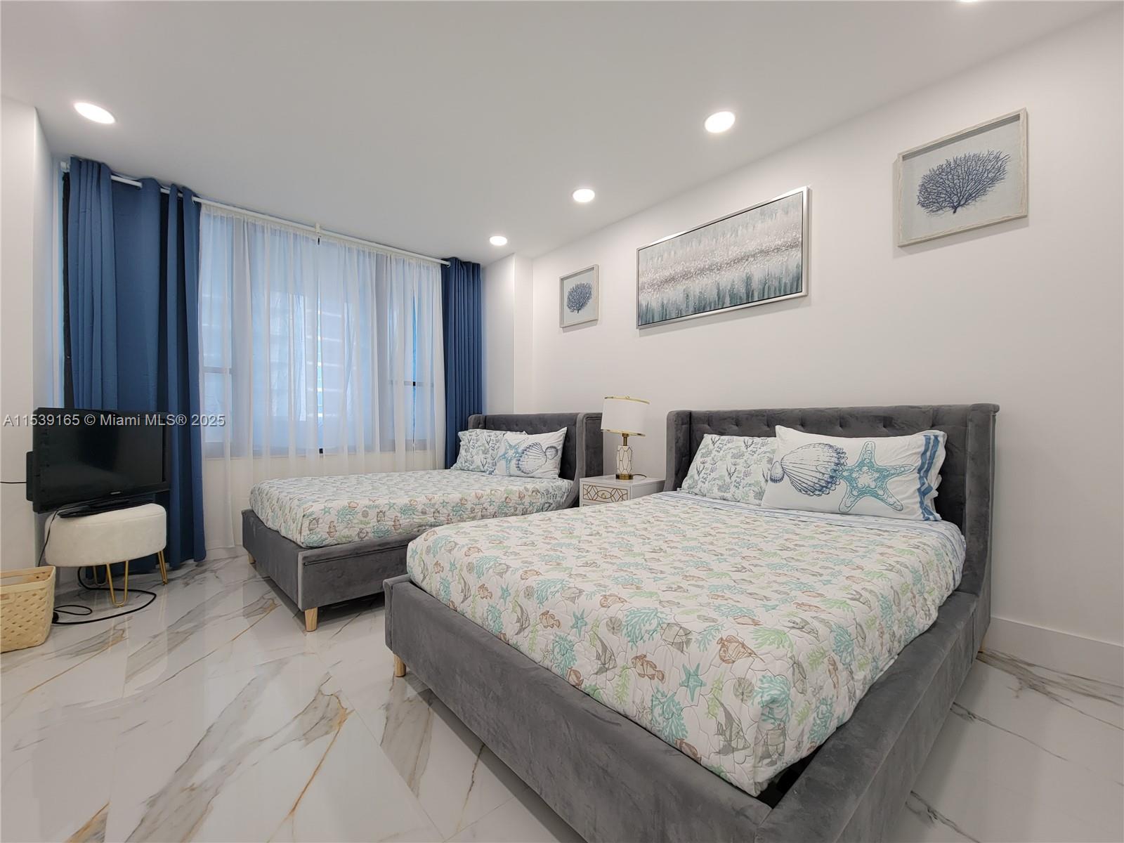 ALEXANDER TOWERS CONDO - Residential Lease