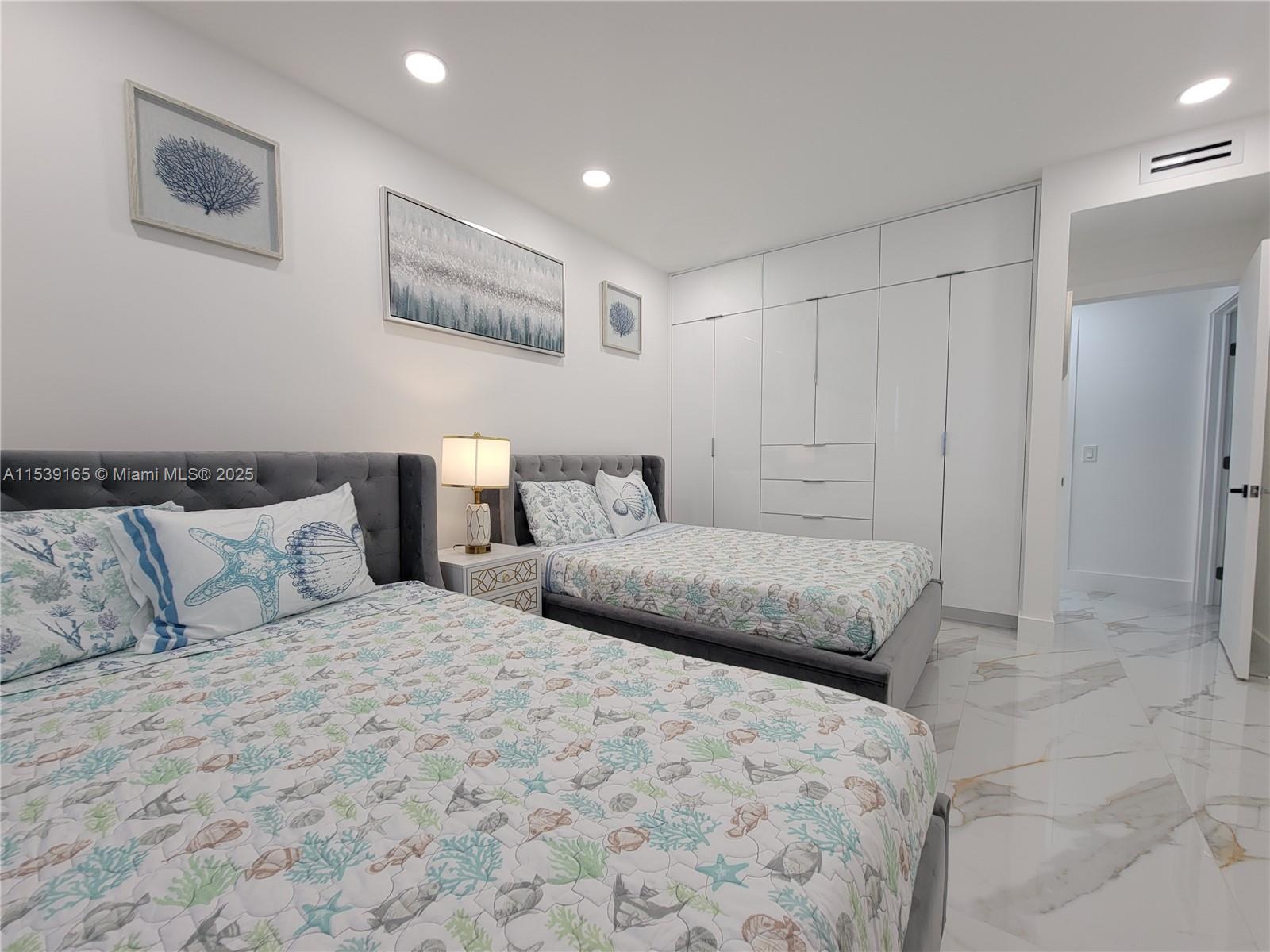 ALEXANDER TOWERS CONDO - Residential Lease