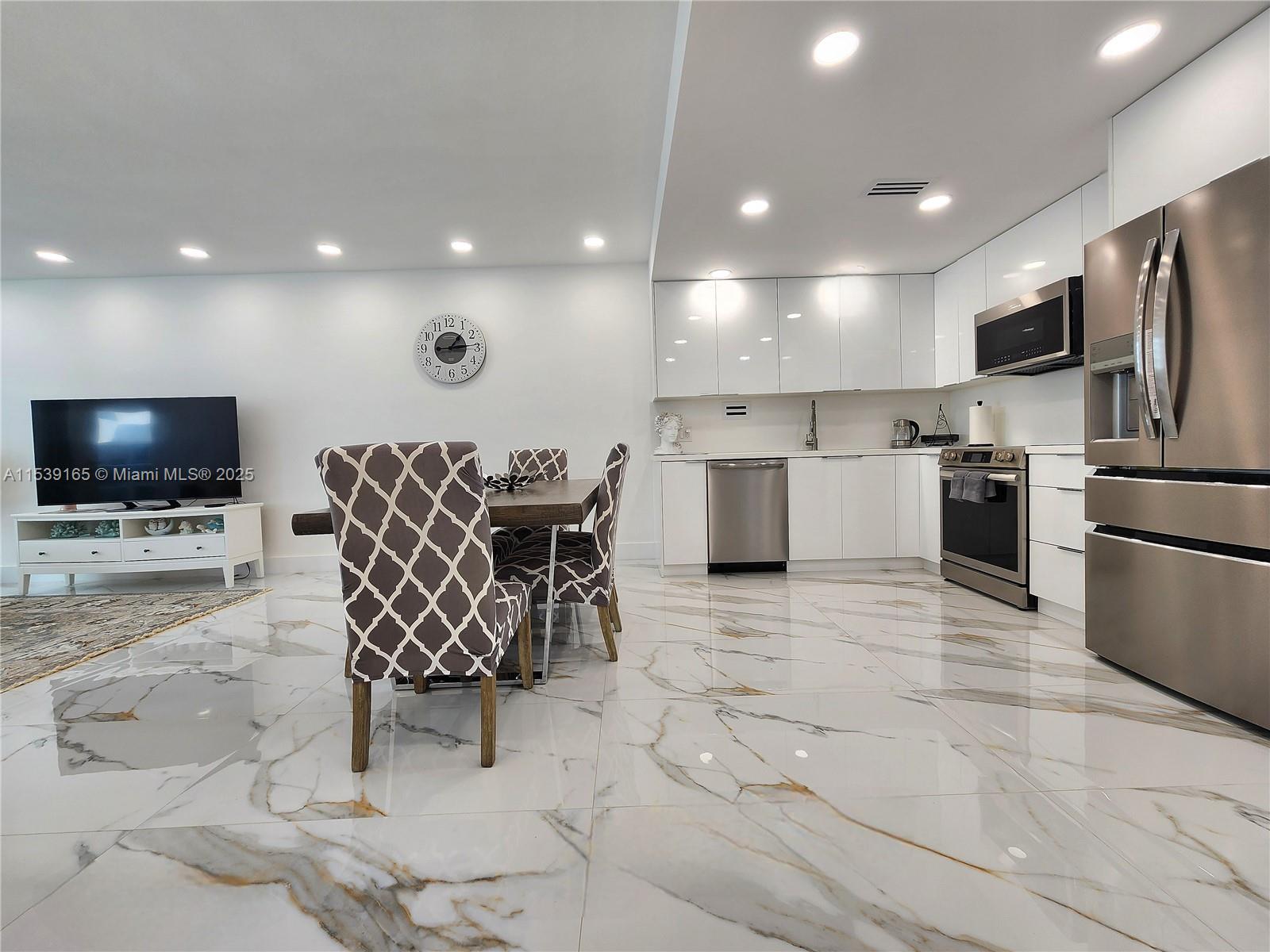 ALEXANDER TOWERS CONDO - Residential Lease