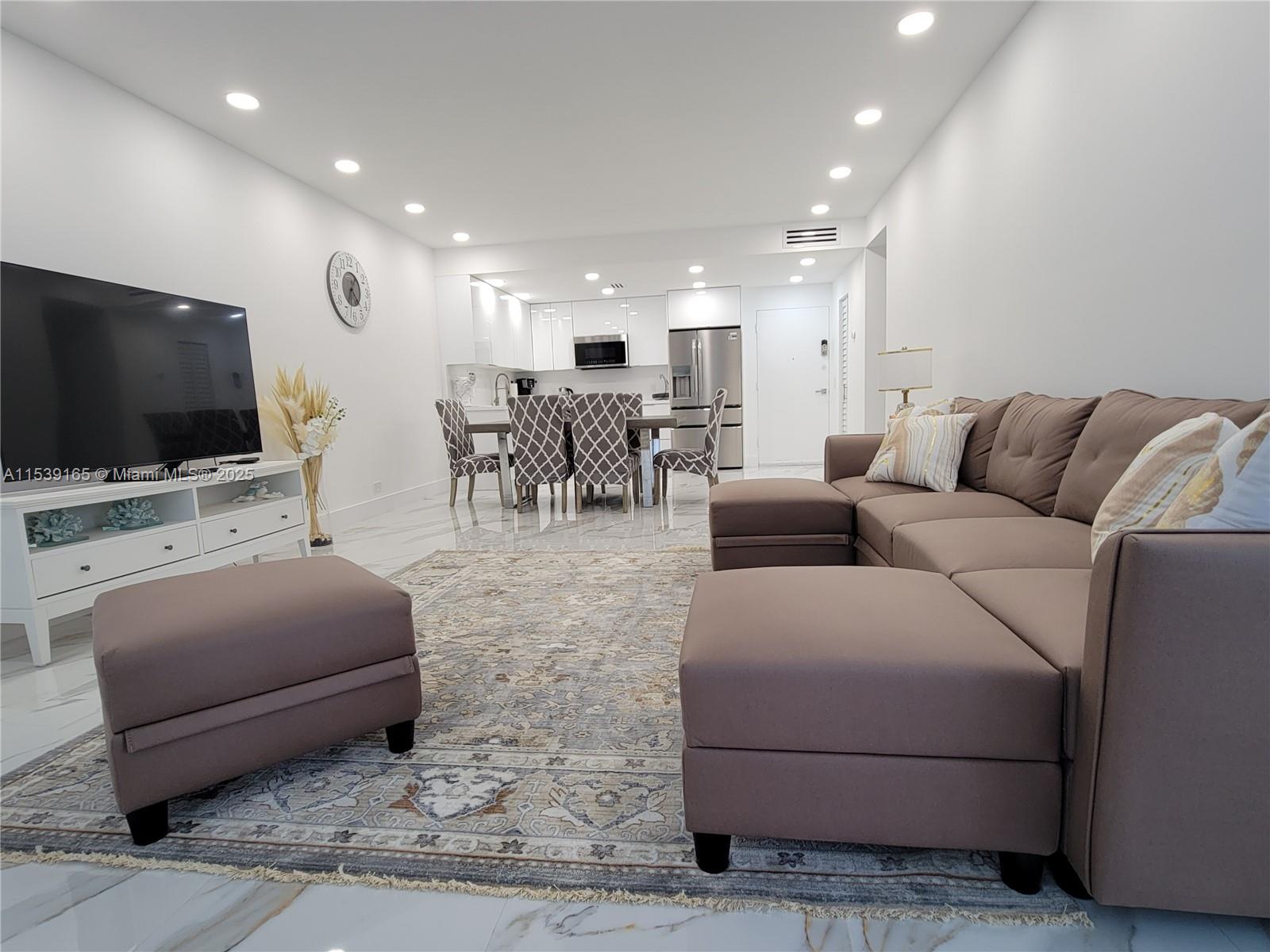 ALEXANDER TOWERS CONDO - Residential Lease