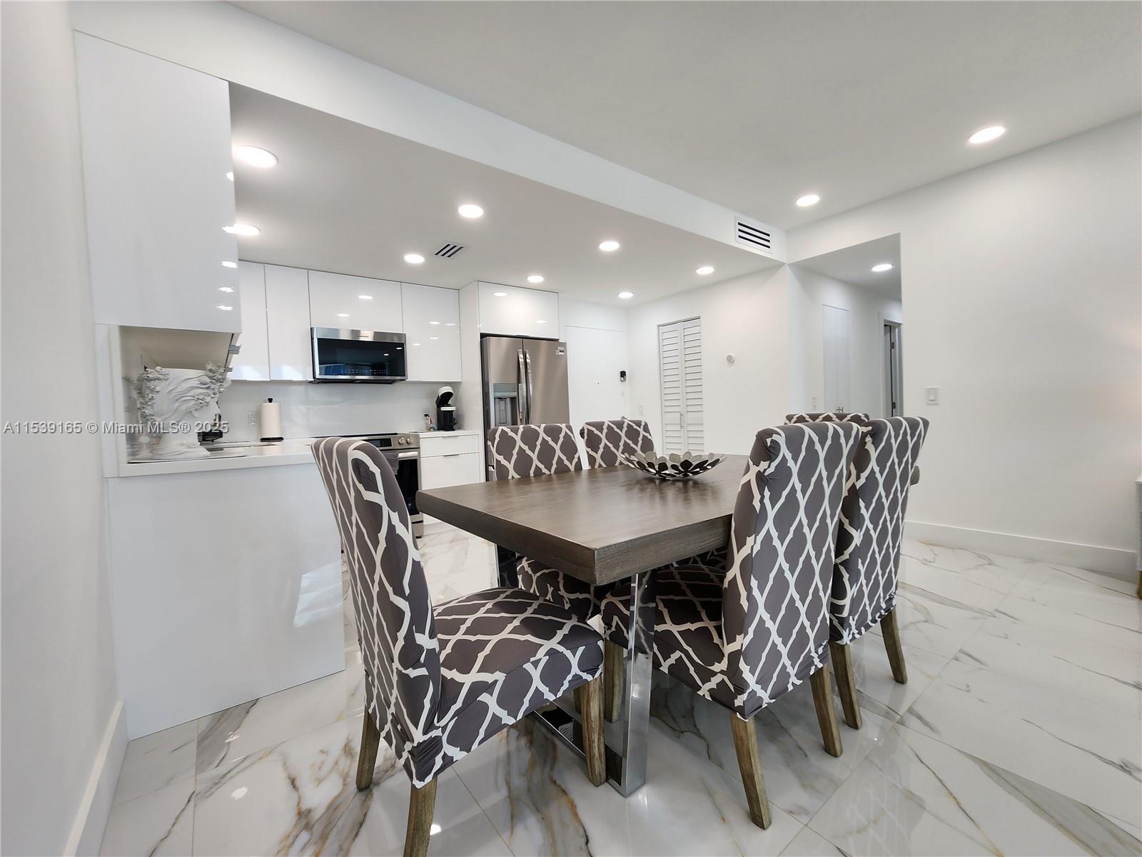 ALEXANDER TOWERS CONDO - Residential Lease