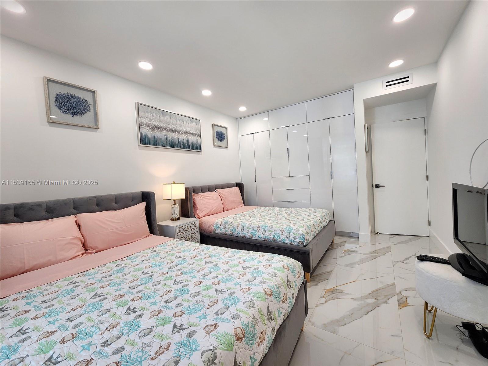 ALEXANDER TOWERS CONDO - Residential Lease