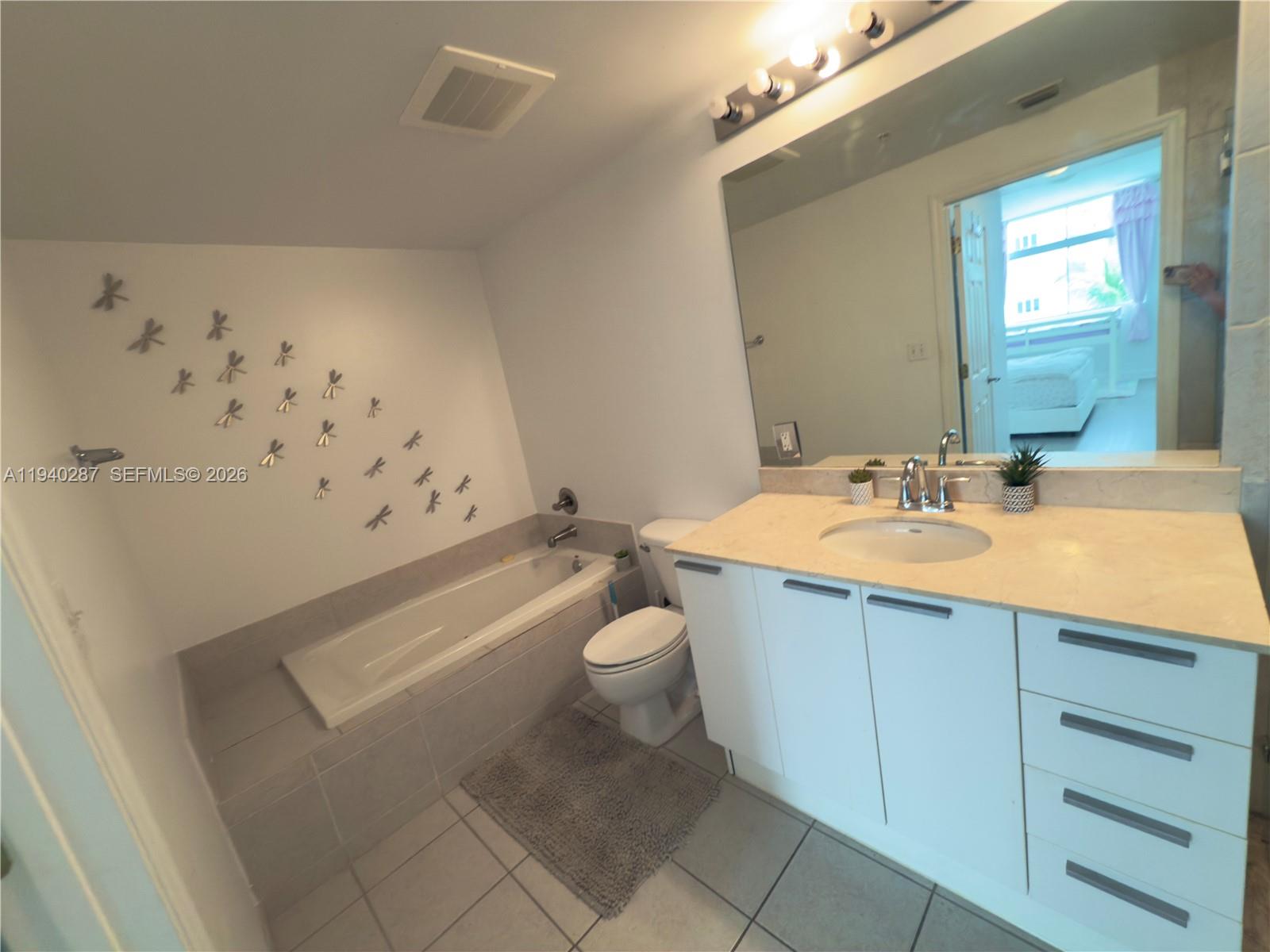 HOLLYWOOD STATION RES CON - Residential