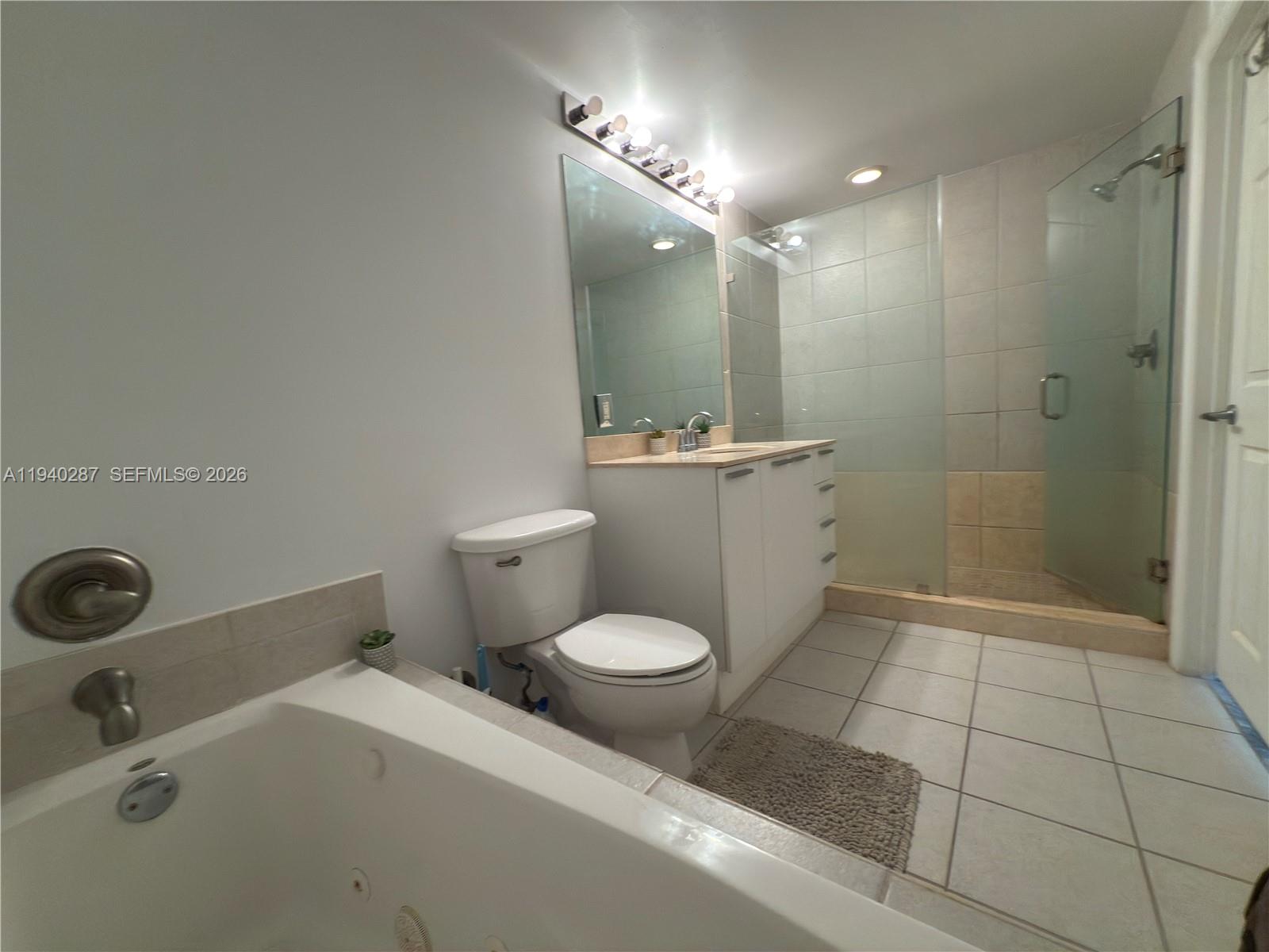 HOLLYWOOD STATION RES CON - Residential