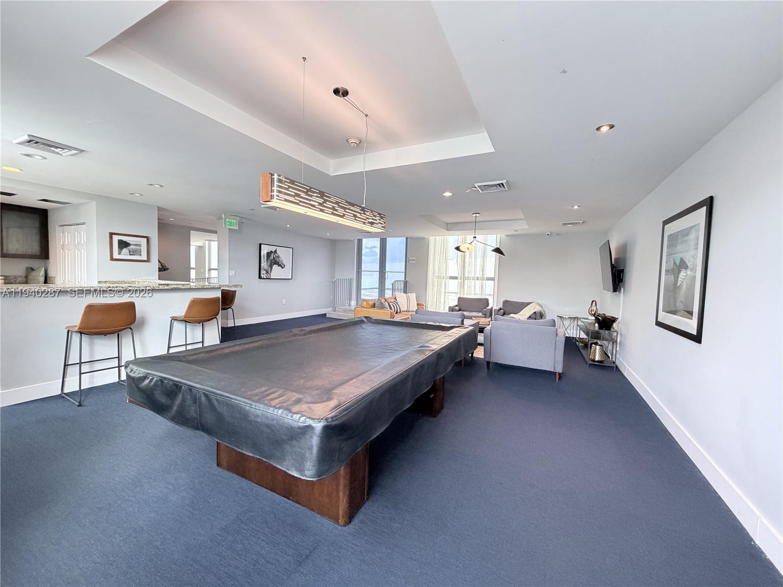 HOLLYWOOD STATION RES CON - Residential