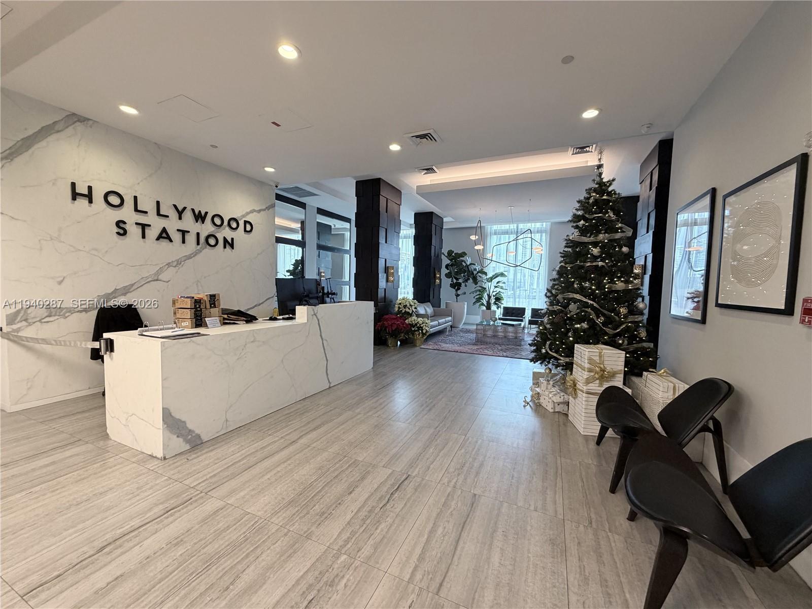 HOLLYWOOD STATION RES CON - Residential