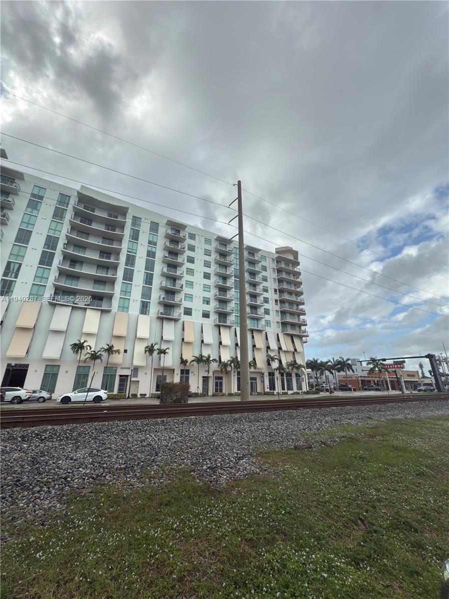 HOLLYWOOD STATION RES CON - Residential