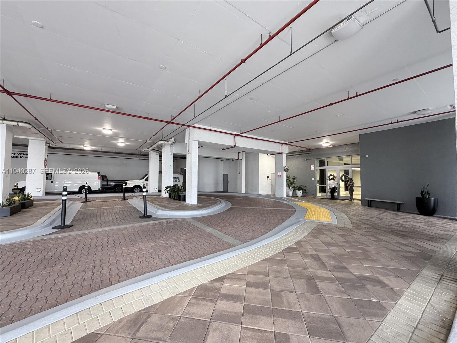 HOLLYWOOD STATION RES CON - Residential