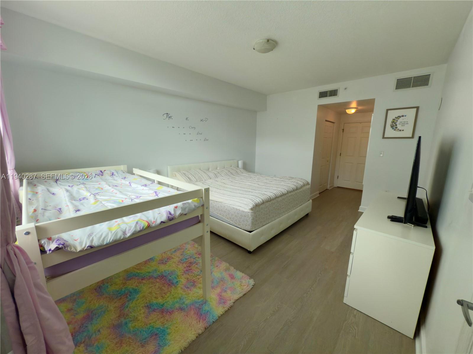 HOLLYWOOD STATION RES CON - Residential