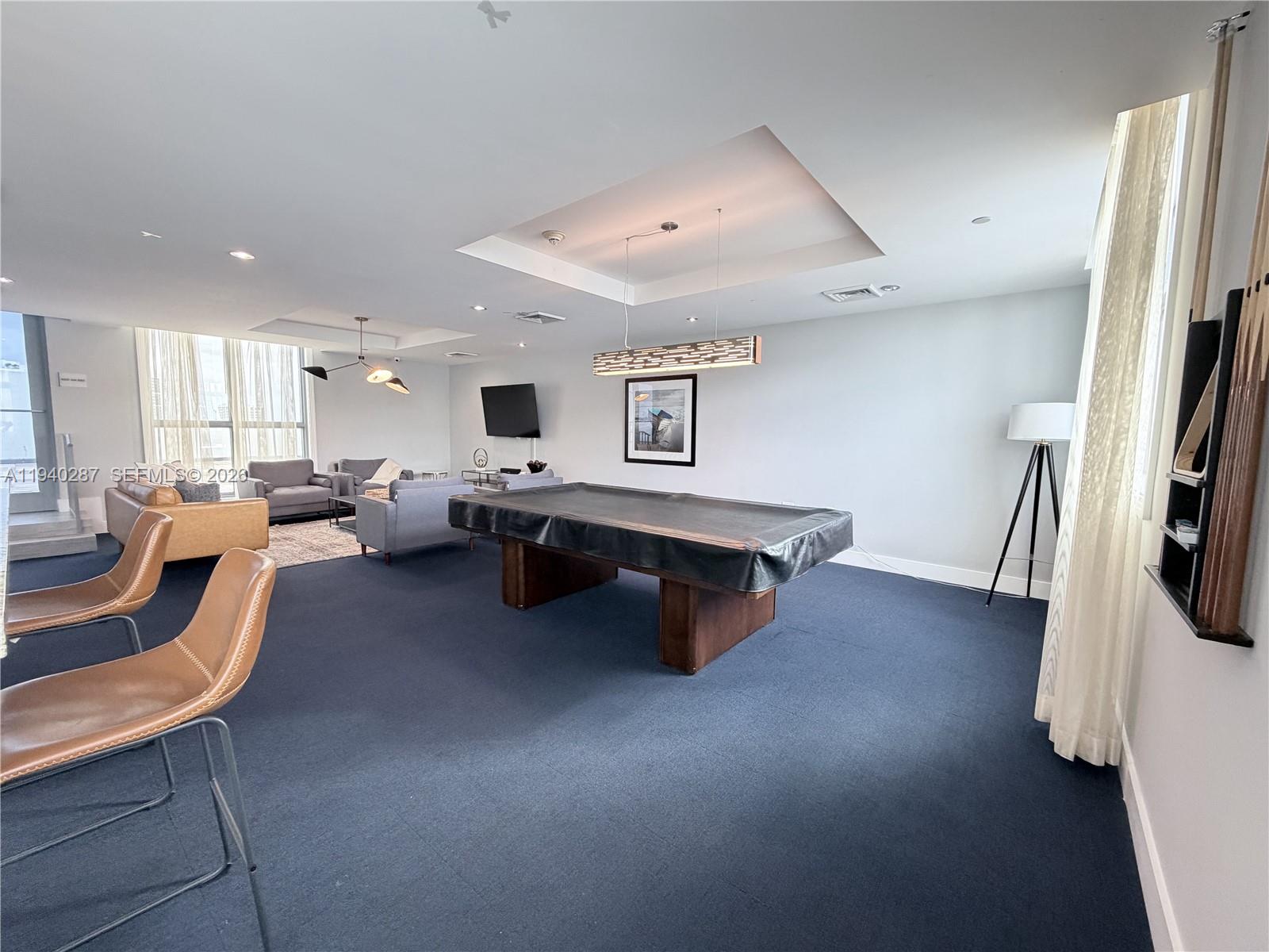 HOLLYWOOD STATION RES CON - Residential