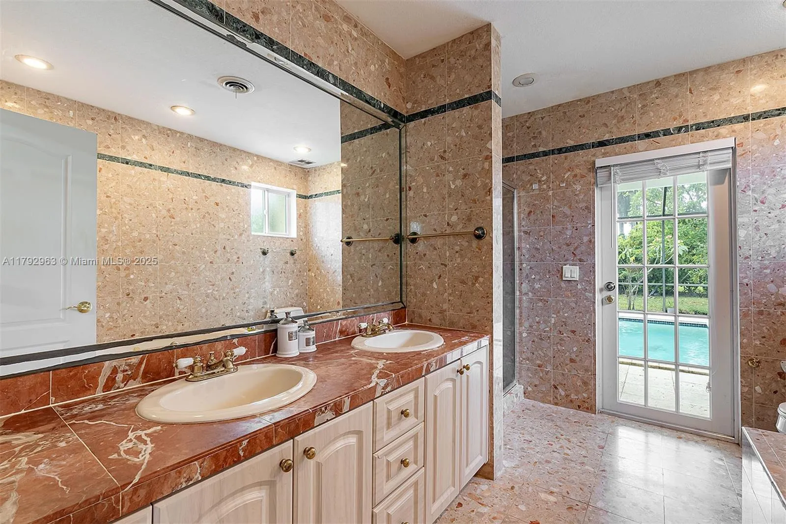 Pinecrest, Florida 33156, United States, 5 Bedrooms Bedrooms, ,3 BathroomsBathrooms,Residential,Active,118779