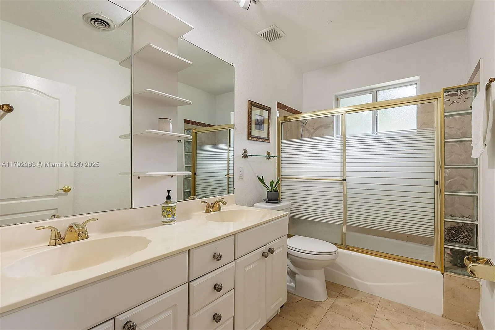 Pinecrest, Florida 33156, United States, 5 Bedrooms Bedrooms, ,3 BathroomsBathrooms,Residential,Active,118779