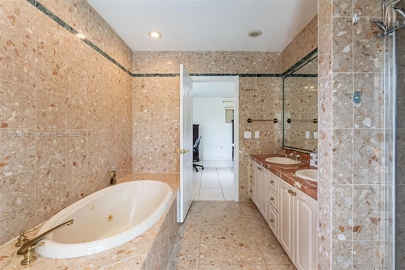 Pinecrest, Florida 33156, United States, 5 Bedrooms Bedrooms, ,3 BathroomsBathrooms,Residential,Active,118779