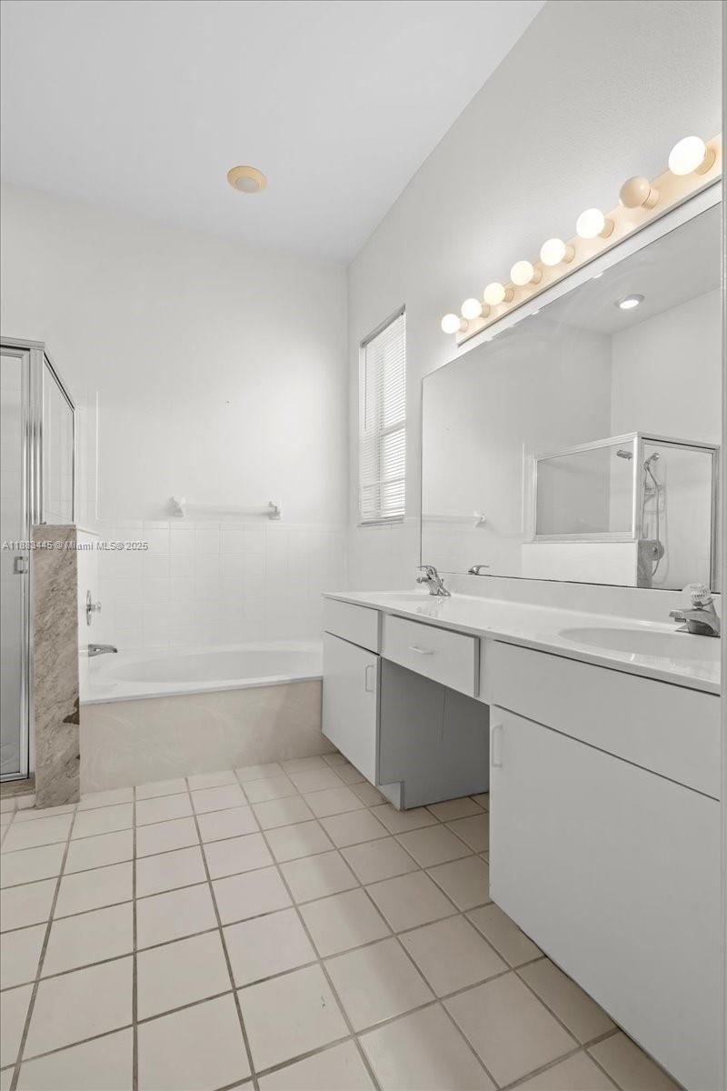 KEYS-GATE NO 1 - Residential