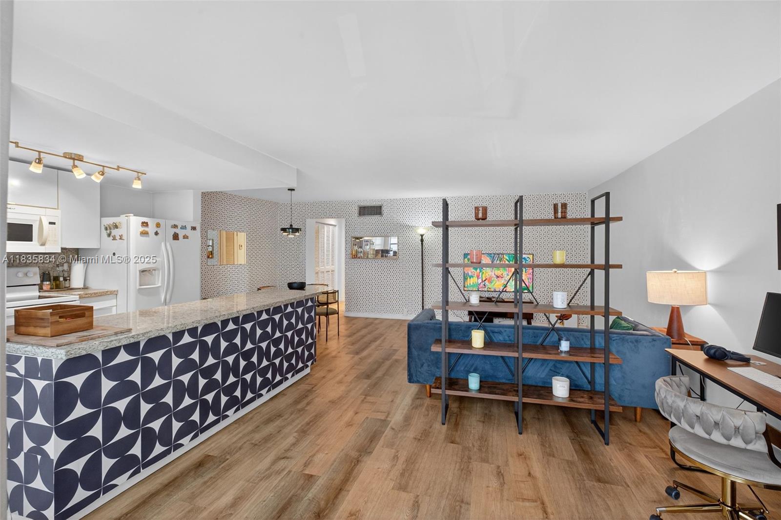 1340 Lincoln Rd 403, Miami Beach, FL, 33139/$325,000 1 1340 Lincoln Rd 403