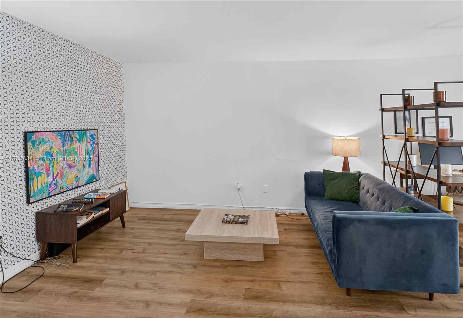 GOLDEN HOUSE CONDO - Residential