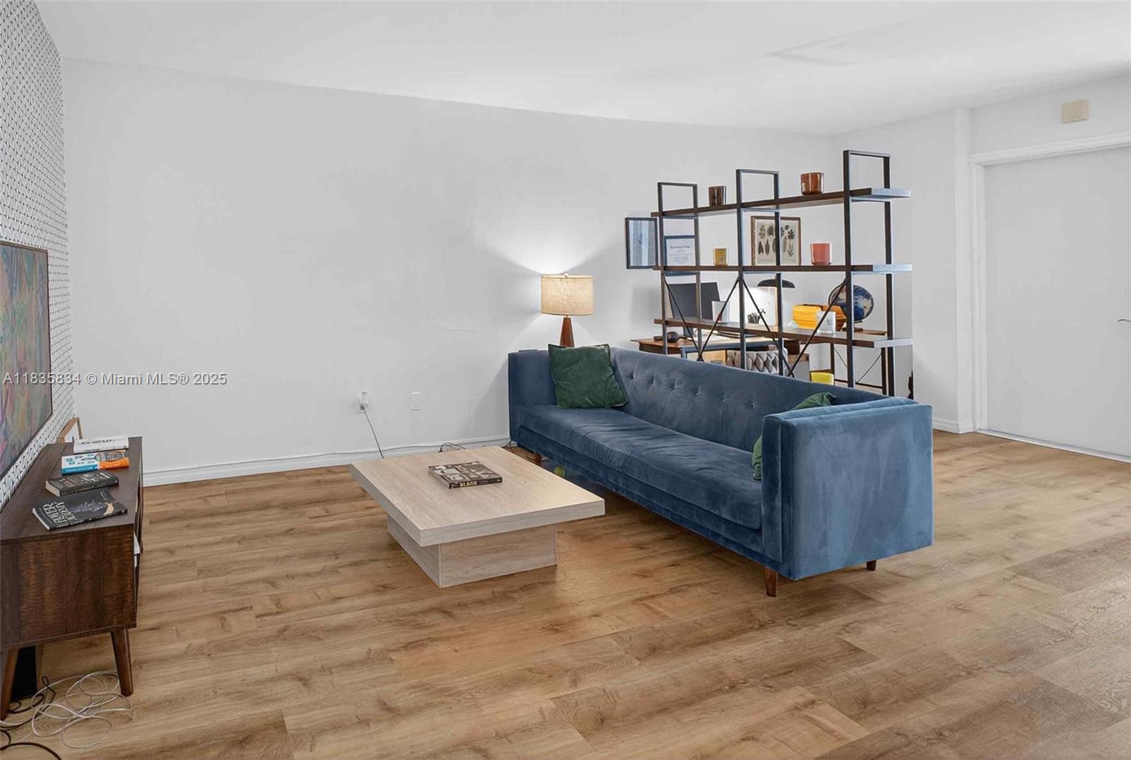 1340 Lincoln Rd 403, Miami Beach, FL, 33139/$325,000 3 1340 Lincoln Rd 403