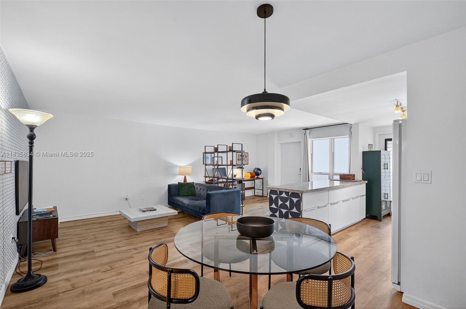 1340 Lincoln Rd 403, Miami Beach, FL, 33139/$325,000 2 1340 Lincoln Rd 403