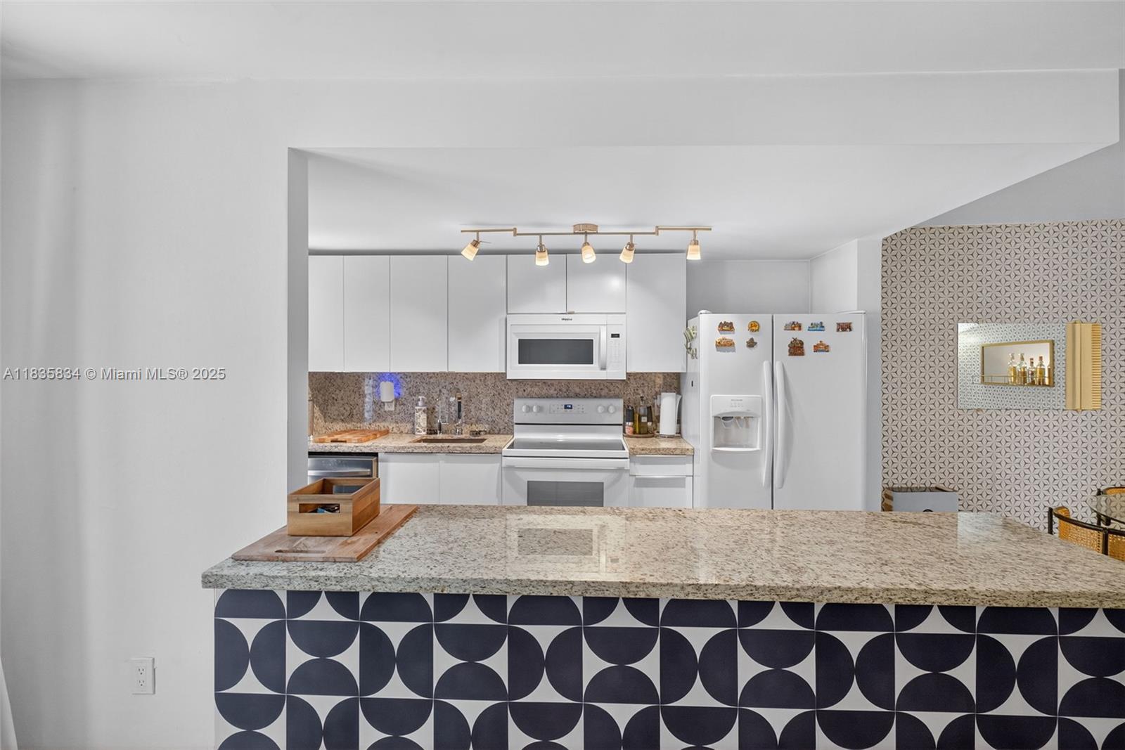 GOLDEN HOUSE CONDO - Residential