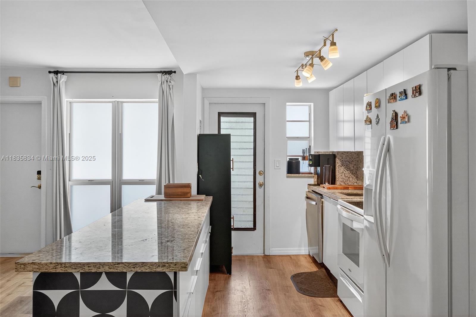 GOLDEN HOUSE CONDO - Residential