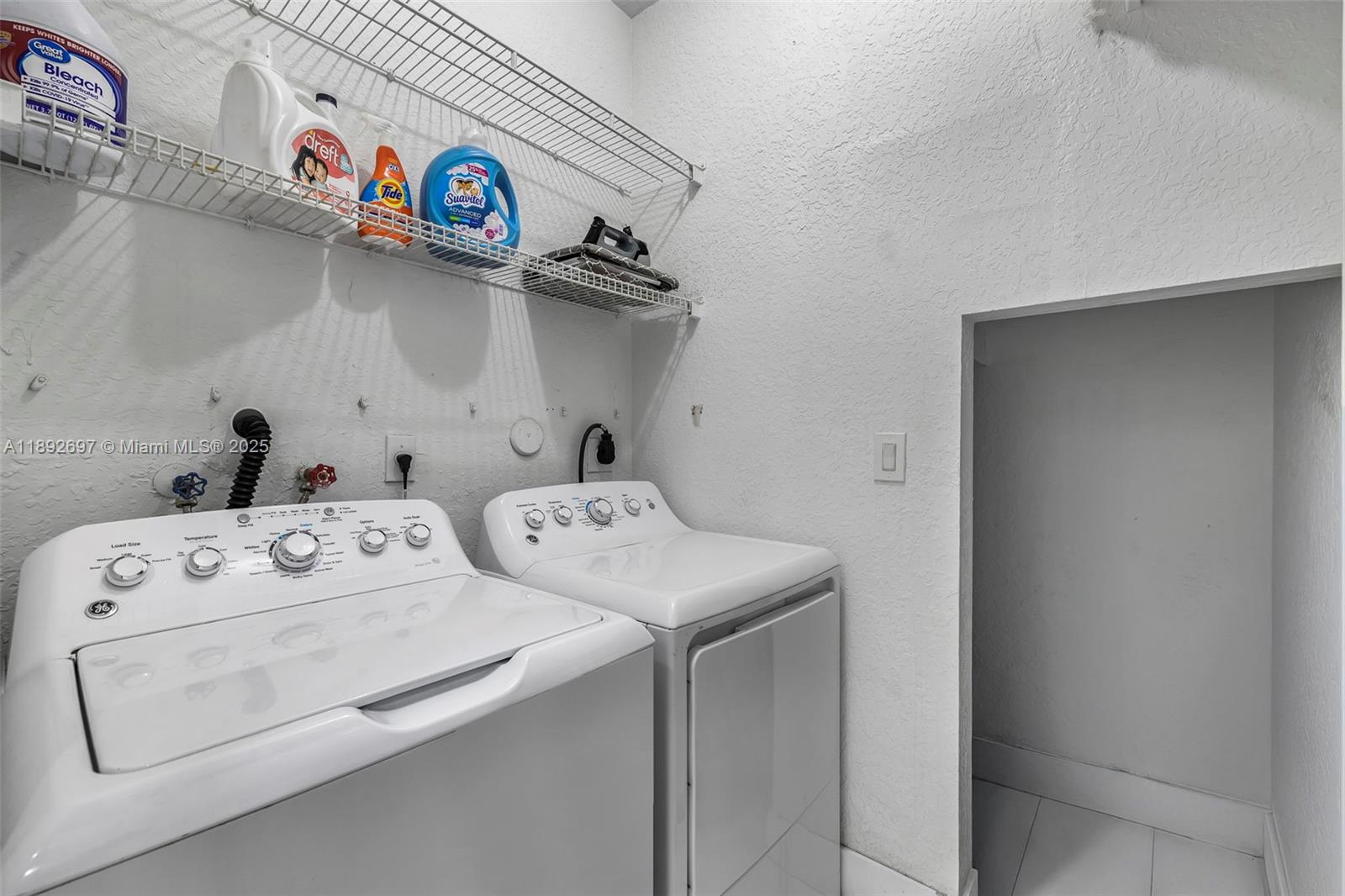 PARADISE REEF REPLAT - Residential
