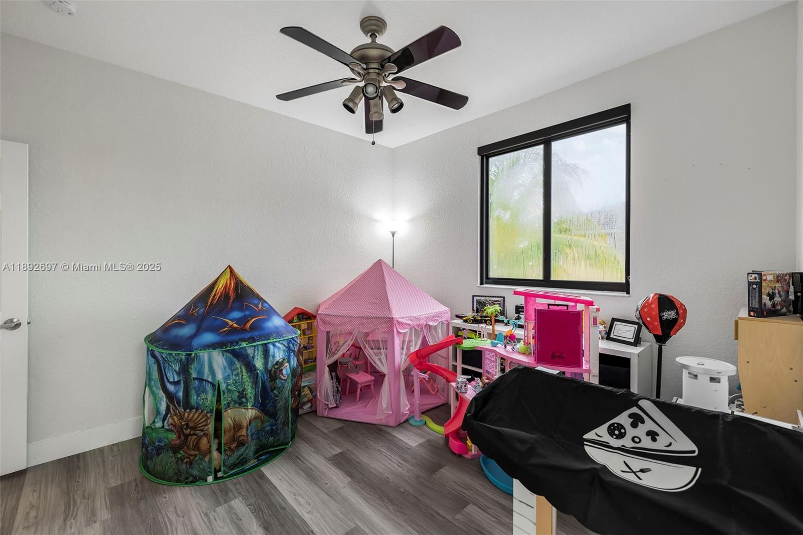PARADISE REEF REPLAT - Residential