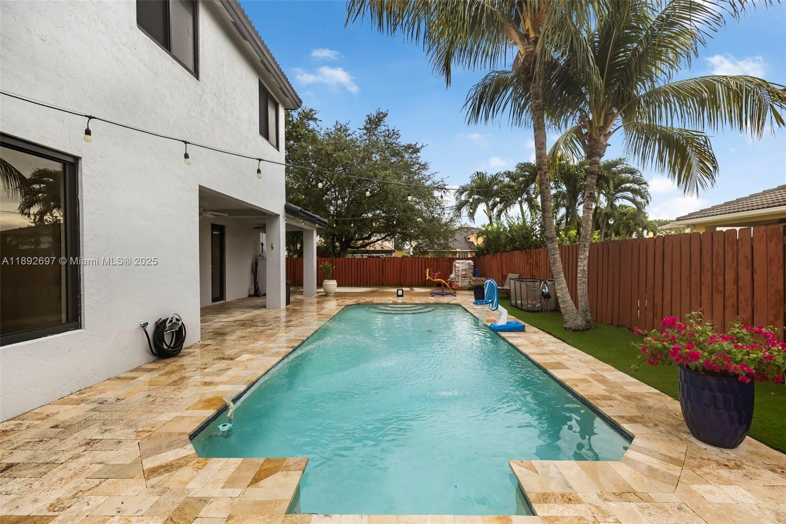 PARADISE REEF REPLAT - Residential