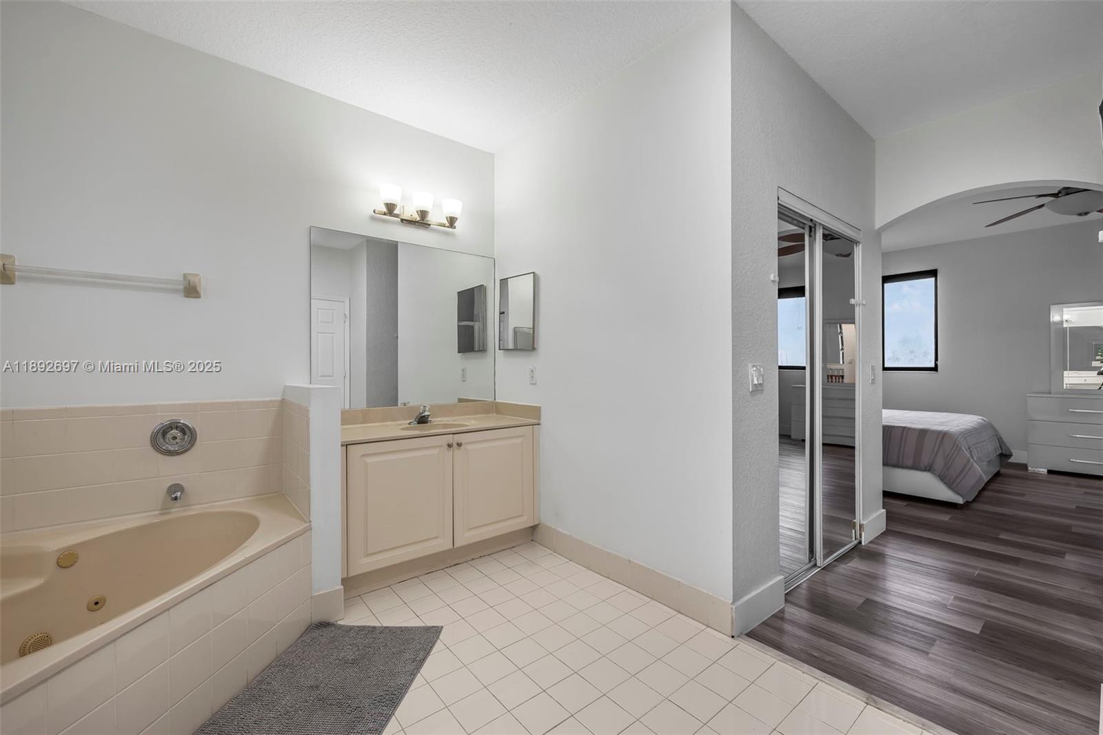 PARADISE REEF REPLAT - Residential